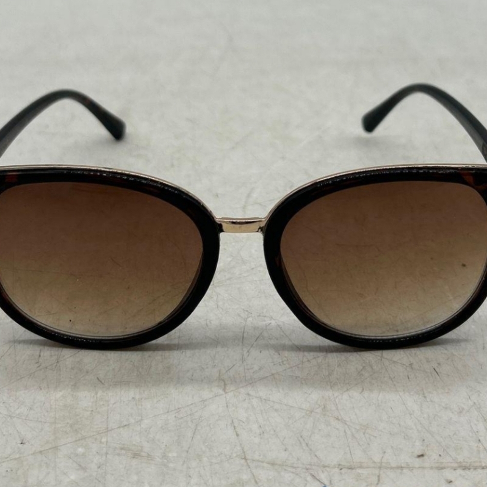 Oscar de la Renta sunglasses